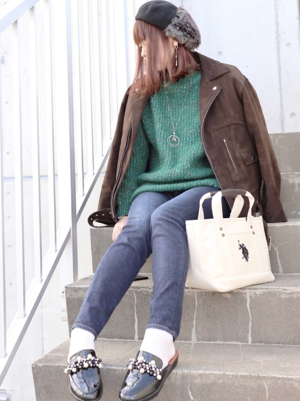 「ZOZO公認ユーザー、zozoデニム、14+、fitflop、LIPSTAR、ざっくりニット、ライダース、TRUNObyNOISEMAKER、ファー帽子、U.S.POLO ASSN.」｜「TRUNO by NOISE MAKERのBIGライダースジャケット(羊革スエード)（ライダースジャケット、ブラウン系）」を使った、ちぃーさん（レディース・161cm）の秋コーディネートの1枚目の写真