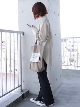 「ベージュシャツ」｜「アイテム（トートバッグ）」を使った、ちぃーさん（レディース・161cm）の春コーディネート