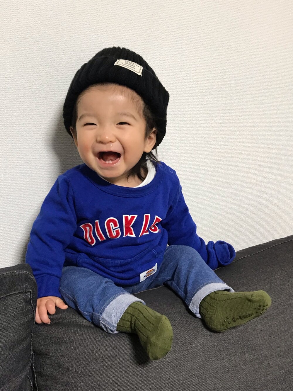 「ロゴパーカー、帽子、ラフコーデ、9ヶ月、予防接種」｜「Dickiesのアイテム（スウェット、ブルー系）」を使った、zetton22さん（キッズ・80cm）の秋コーディネートの1枚目の写真