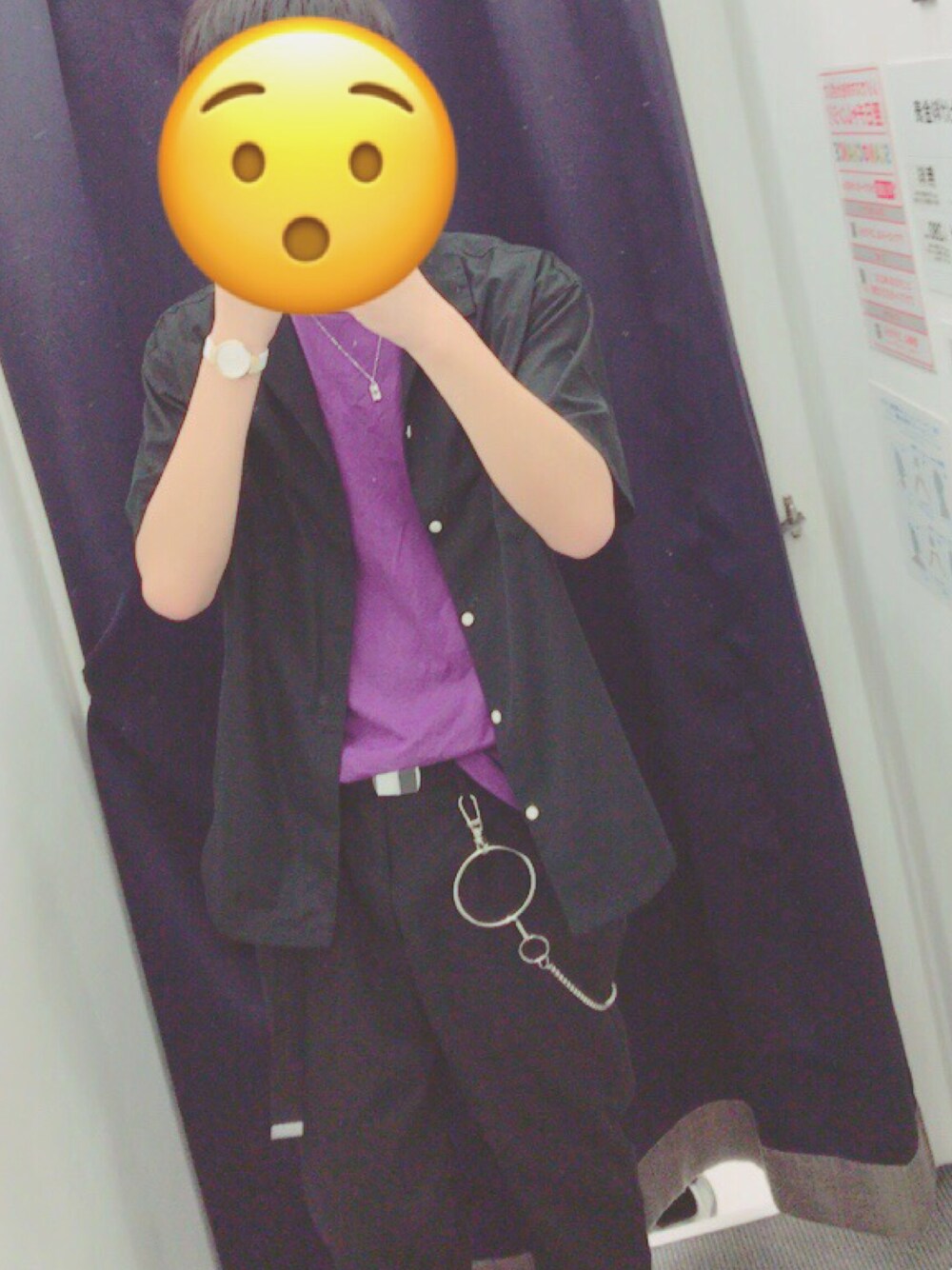 「秋、秋コーデ、UNIQLO、パープル、オープンカラーシャツ、スラックス、シンプル、革靴、開襟シャツ、休日スタイル」｜「UNIQLOのオープンカラーシャツ（半袖）（シャツ/ブラウス、ブラック系）」を使った、まことぅさん（メンズ・174cm）の秋コーディネートの1枚目の写真