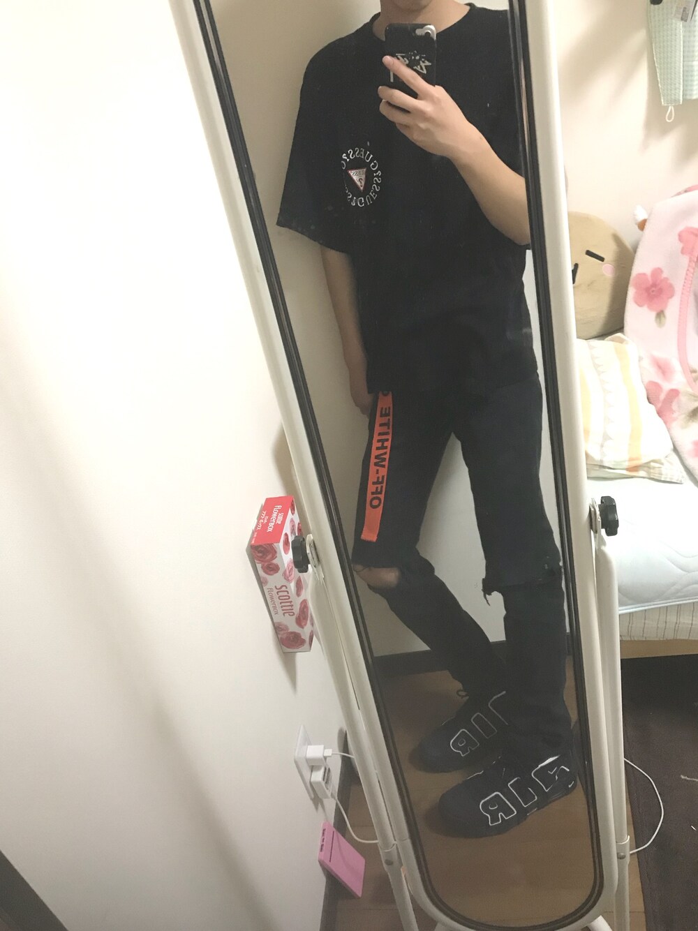「黒、Tシャツ、NIKE、ガチャベルト、シンプル、ビッグシルエット、スポーツミックス、guess、モアテン、いいね、save、フォローお願いします🤑」｜「Guessのアイテム（Tシャツ/カットソー、ブラック系）」を使った、まことぅさん（メンズ・177cm）の夏コーディネートの1枚目の写真