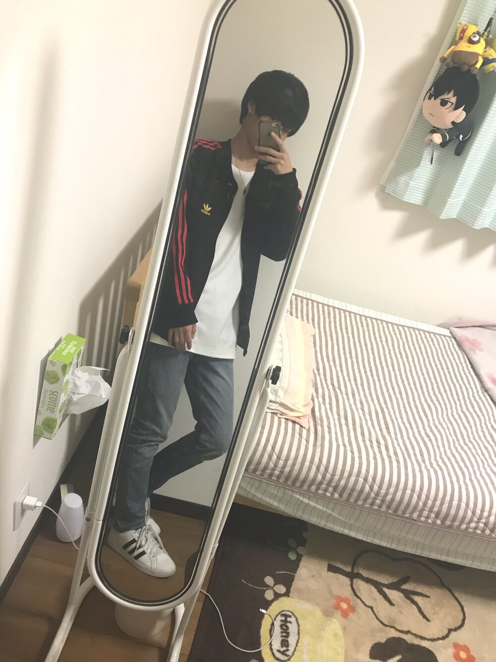 「ビッグシルエット、シンプル、黒、おしゃれさんと繋がりたい、いいね、save、フォローお願いします🤑、プチプラ、大学生、レイヤードスタイル、フォローミー、adidas」｜「adidasのアイテム（ブルゾン、ブラック系）」を使った、まことぅさん（メンズ・177cm）の秋コーディネートの1枚目の写真