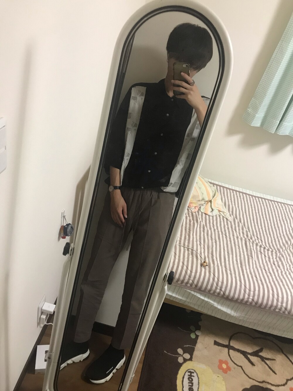 「シンプルコーデ、おしゃれさんと繋がりたい、ラフ、シルバーアクセサリー、ゆるコーデ、シャツスタイル、ビッグシルエット、タックイン、プチプラ、夏コーデ」｜「古着のアイテム（シャツ/ブラウス、ブラック系）」を使った、まことぅさん（メンズ・175cm）の夏コーディネートの1枚目の写真