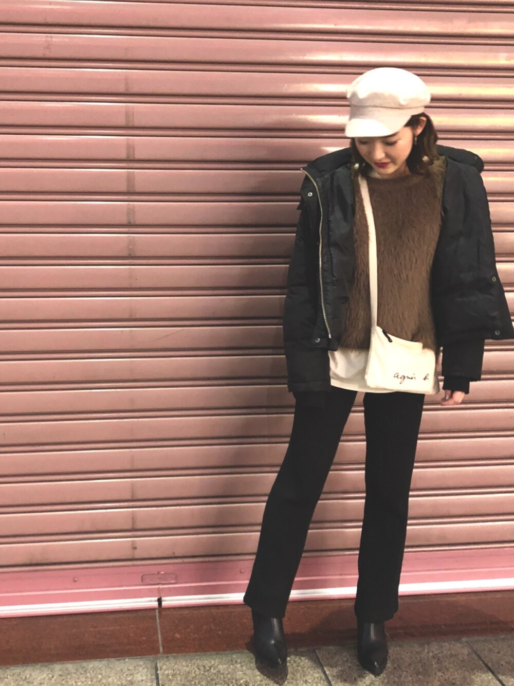 「LOWRYS FARMのアイテム（パンツ、ブラック系）」を使った、moekaさん（レディース・160cm）の冬コーディネートの1枚目の写真