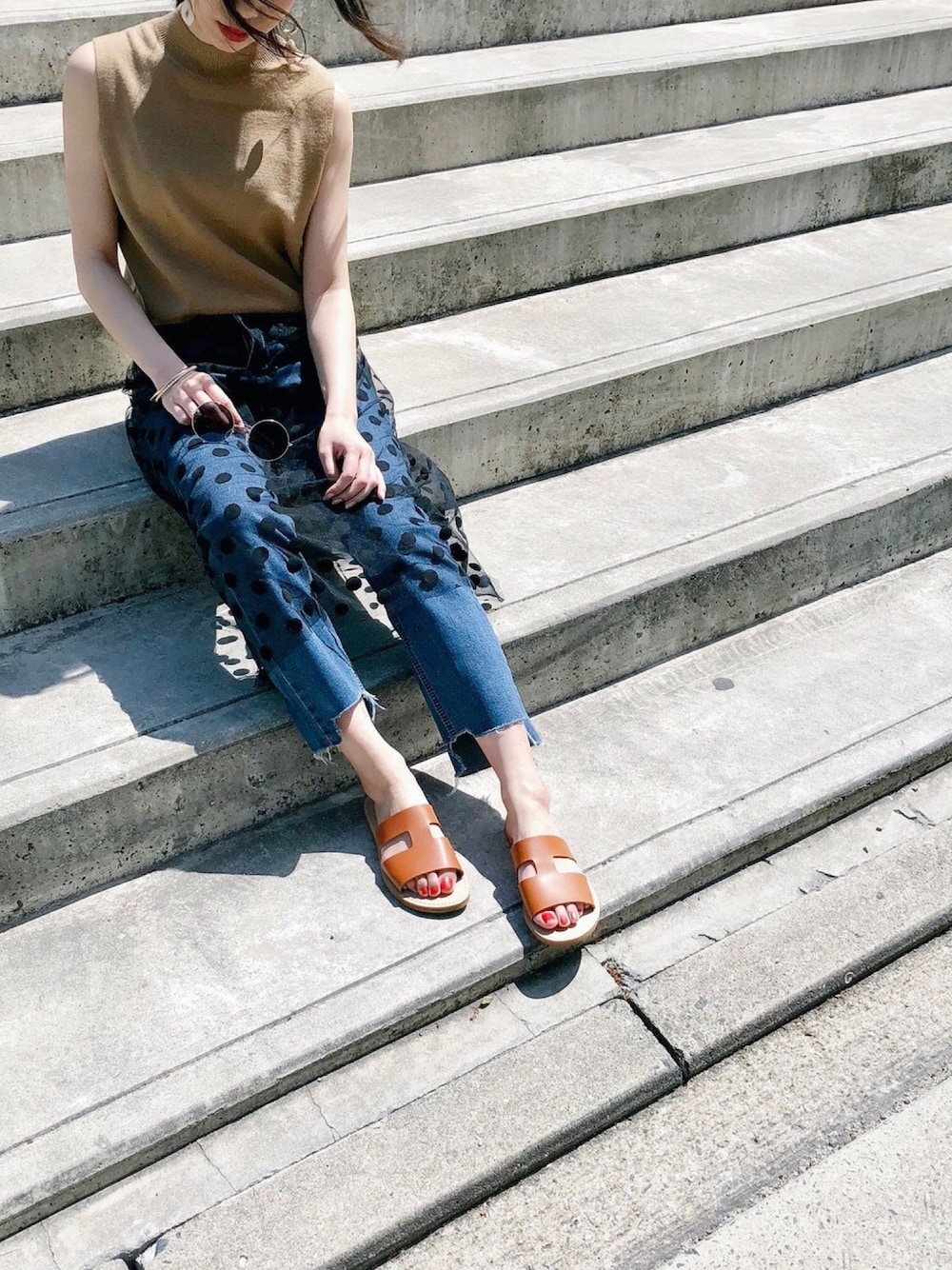 「オトナカジュアル、休日スタイル、シンプル、今日のコーデ、outfit、デニム、チュールスカート、ドット、夏、ニット」｜「UNIQLOのアイテム（ニット/セーター、ベージュ系）」を使った、Lui Yamadaさん（レディース・160cm）の春コーディネートの1枚目の写真