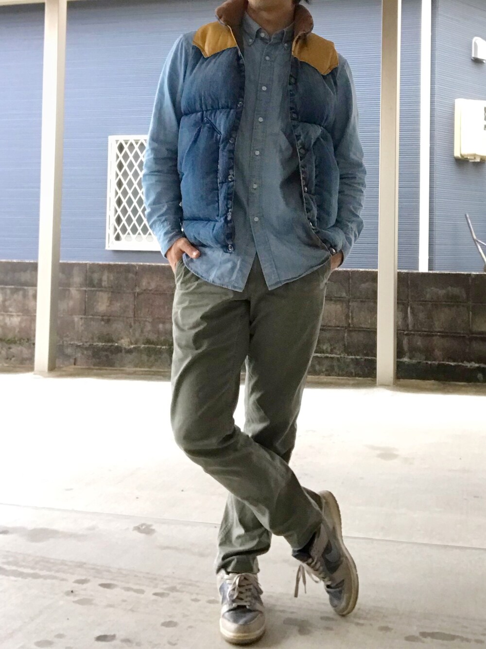 「UNIQLOのアイテム（シャツ/ブラウス、ブルー系）」を使った、YUSUKE_PITTさん（メンズ・173cm）の秋コーディネートの1枚目の写真