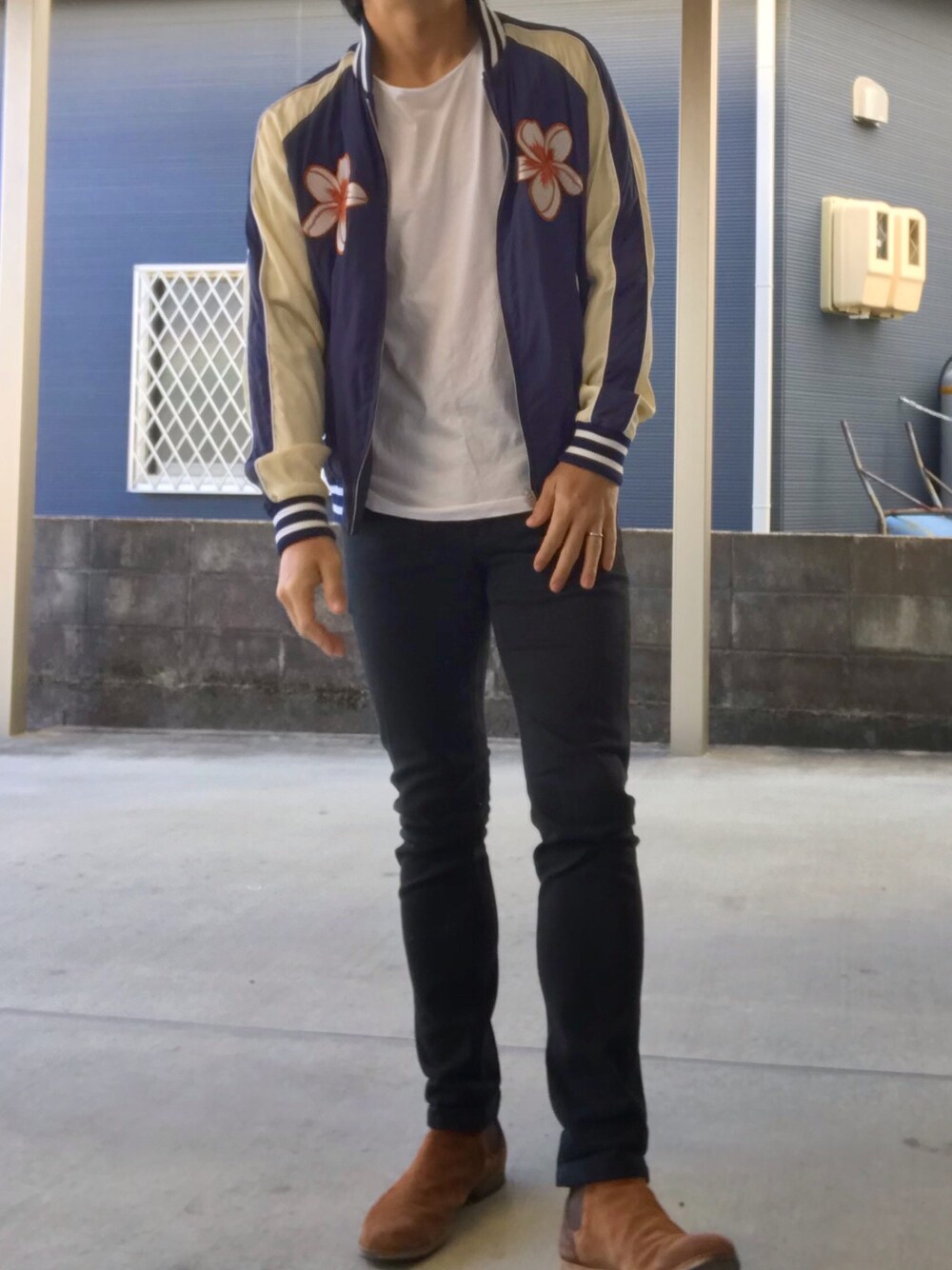 「ONIKIのアイテム（スカジャン、ブルー系）」を使った、YUSUKE_PITTさん（メンズ・173cm）の秋コーディネートの1枚目の写真