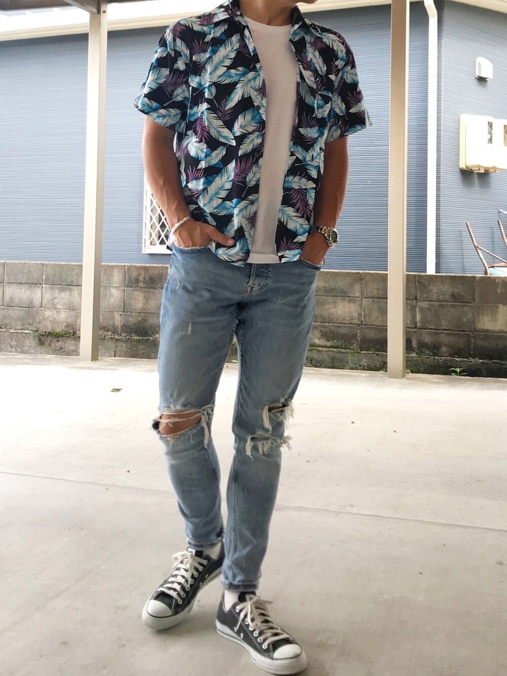 「ZARAのアイテム（デニムパンツ、ブルー系）」を使った、YUSUKE_PITTさん（メンズ・173cm）の夏コーディネートの1枚目の写真