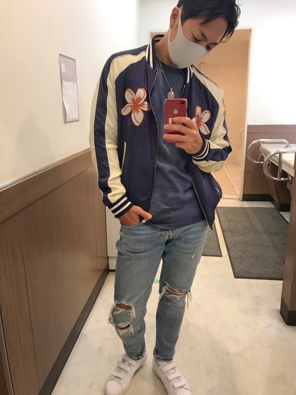 「RonHerman VINTAGEのアイテム（スカジャン、ブルー系）」を使った、YUSUKE_PITTさん（メンズ・173cm）の秋コーディネートの1枚目の写真