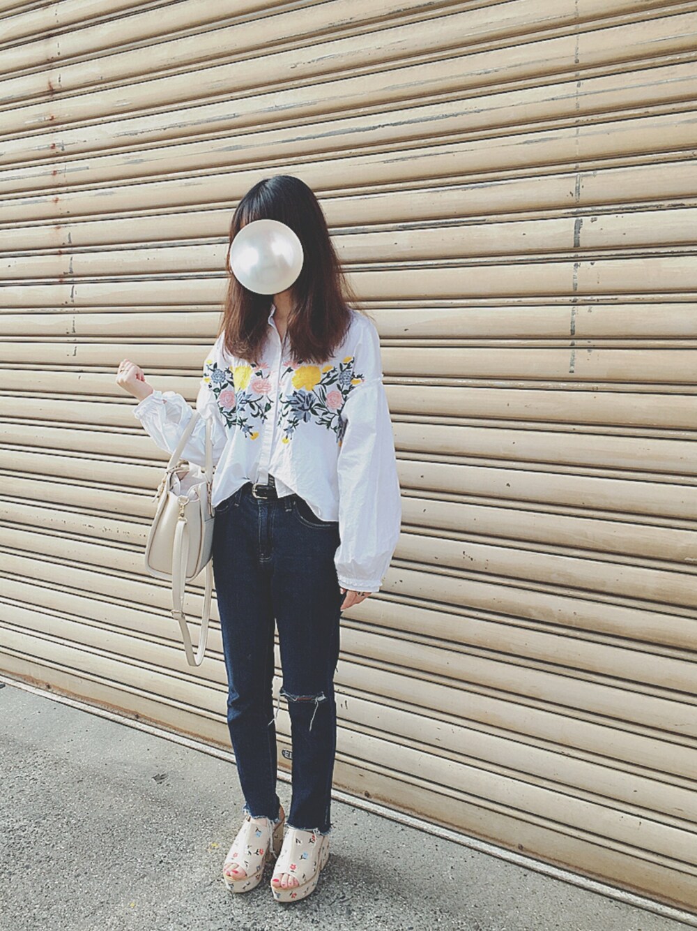 「ZARA、刺繍ブラウス、刺繍シャツ、デニム、LOWRYS FARM、Heather、刺繍サンダル、ミュール、カジュアル、刺繍」｜「ZARAのアイテム（シャツ/ブラウス、ホワイト系）」を使った、さえさん（レディース・153cm）の春コーディネートの1枚目の写真