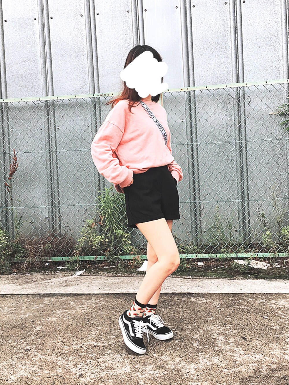 「SPINNS、dholic、WEGO、VANS、スウェット、ショートパンツ、ボーイッシュ、カジュアル、スニーカー、スニーカー女子」｜「SPINNSのアイテム（スウェット、ピンク系）」を使った、さえさん（レディース・153cm）の夏コーディネートの1枚目の写真