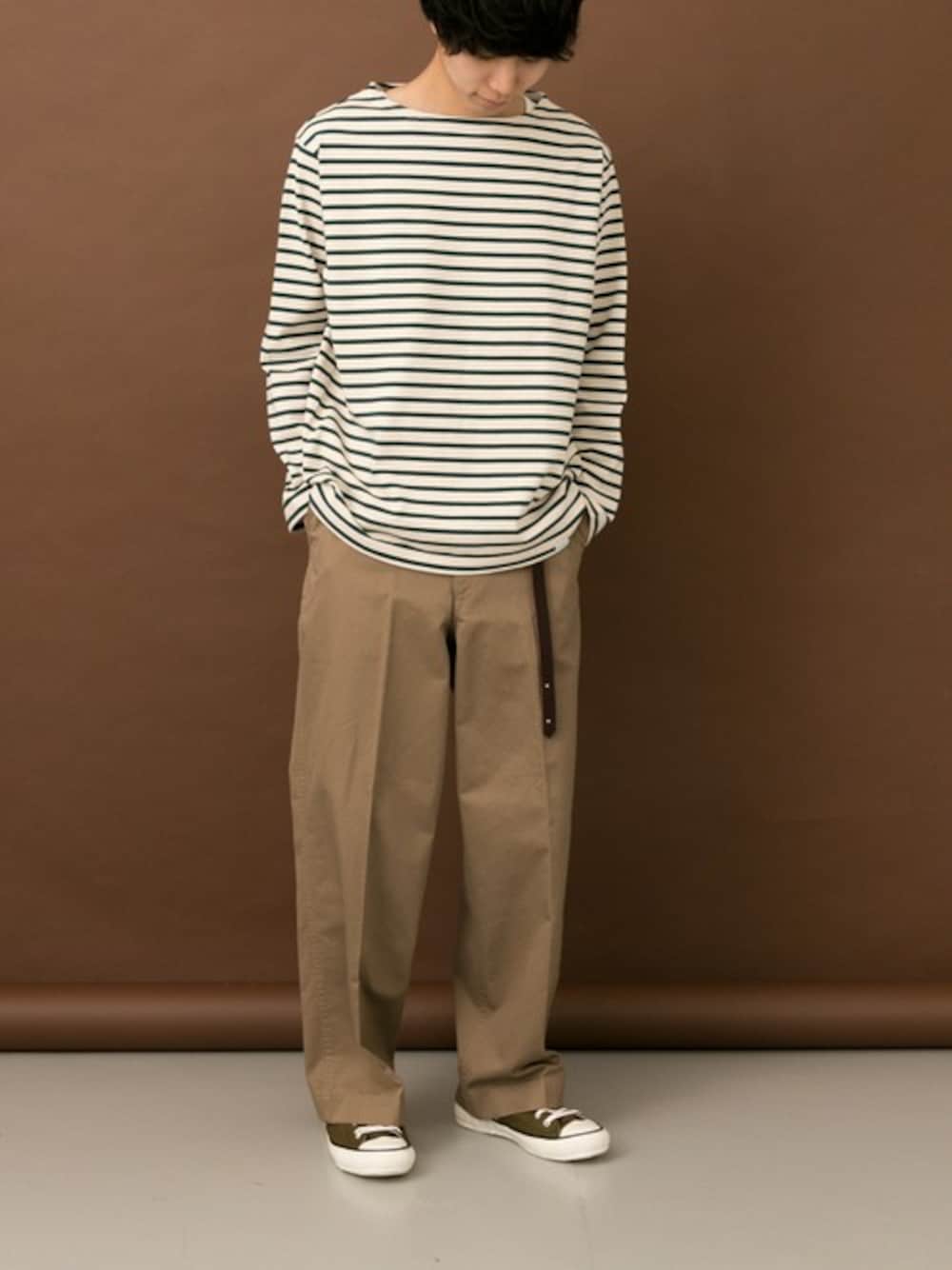 「カジュアル、ボーダー、シンプル、チノパン、ベージュ、休日スタイル、FORK&SPOON、定番、パパコーデ、FORK&SPOON MEN」｜「FORK&SPOONのFORK&SPOON　ボートネックボーダー（Tシャツ/カットソー、ホワイト系）」を使った、FORK&SPOON MENSさん（メンズ・176cm）の秋コーディネートの1枚目の写真
