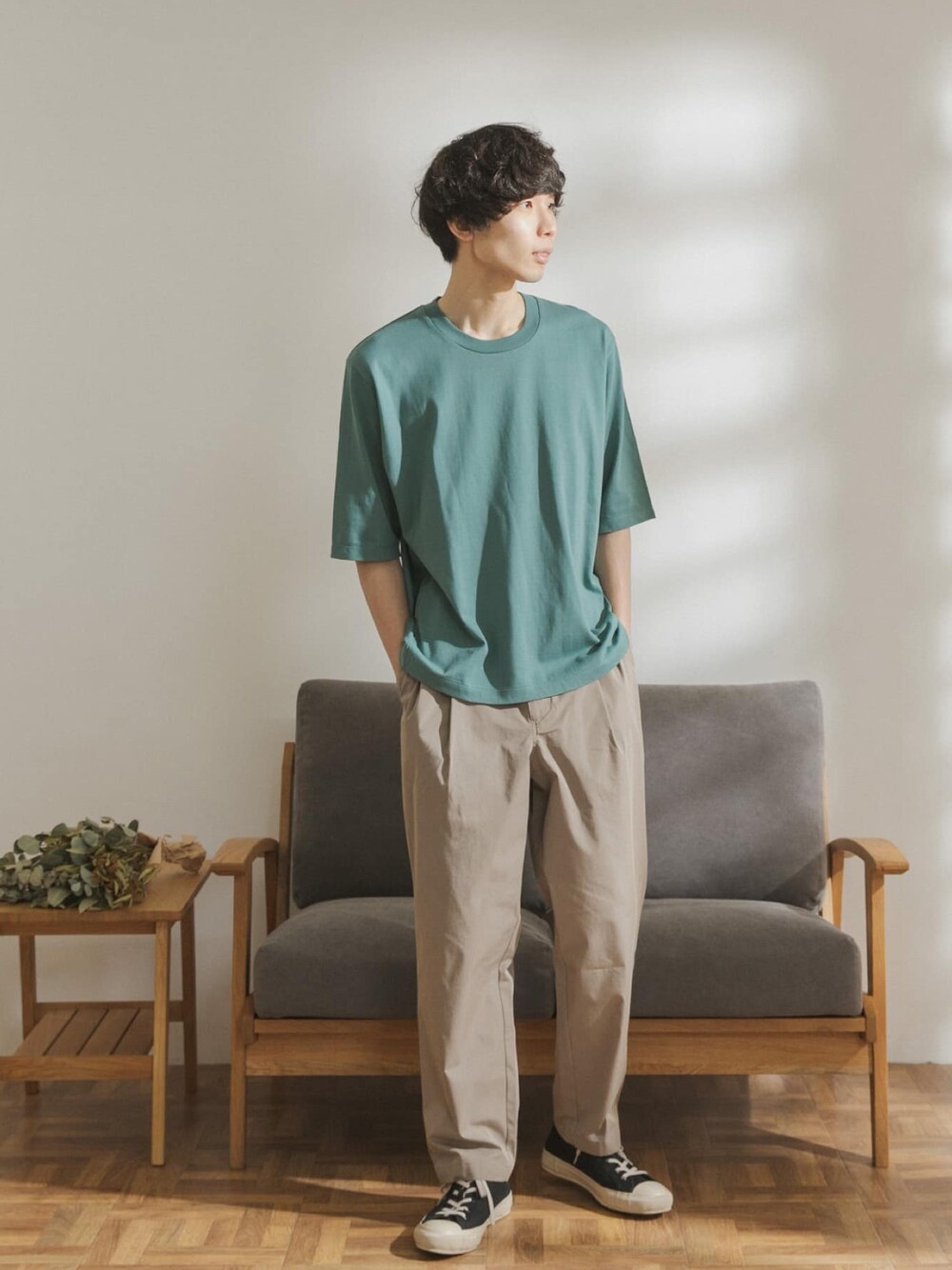 「ビッグシルエット、シンプル、グリーン、ブルー、夏、ベージュ、Tシャツ、休日スタイル、ラフコーデ、ゆるコーデ」｜「FORK&SPOONのFORK&SPOON　オーガニックコットン5分袖Tシャツ（Tシャツ/カットソー、ブルー系）」を使った、FORK&SPOON MENSさん（メンズ・176cm）の春コーディネートの1枚目の写真