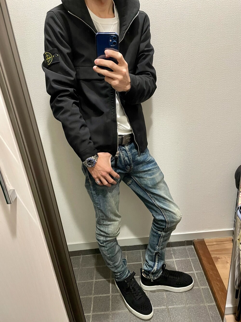 STONE ISLANDのマウンテンパーカーを使った人気ファッション