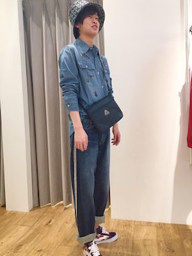 「HYSTERIC GLAMOUR（ヒステリックグラマー）のTRIANGLE WOMAN サコッシュ（ショルダーバッグ、ブルー系）」を使った、しゅう。さん（メンズ・165cm）の春コーディネート