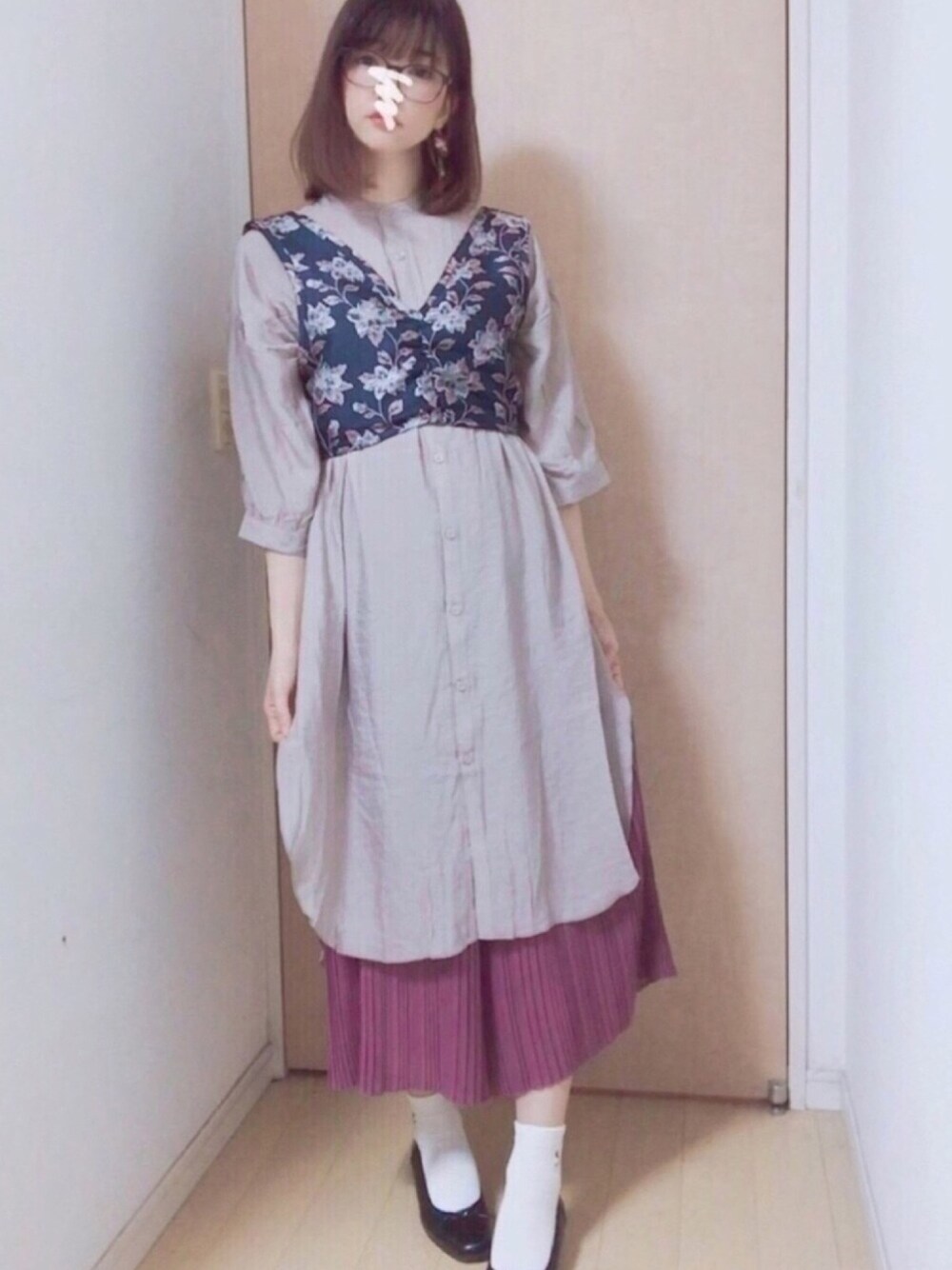 「しまむら、ゴブラン、ベスト、ビスチェ、シャツワンピ、レイヤードスタイル、オトナカジュアル、メガネ女子、めがね、しまむらコーデ」｜「しまむらのアイテム（アンサンブル、その他）」を使った、Yukko.☃︎さん（レディース・160cm）の秋コーディネートの1枚目の写真