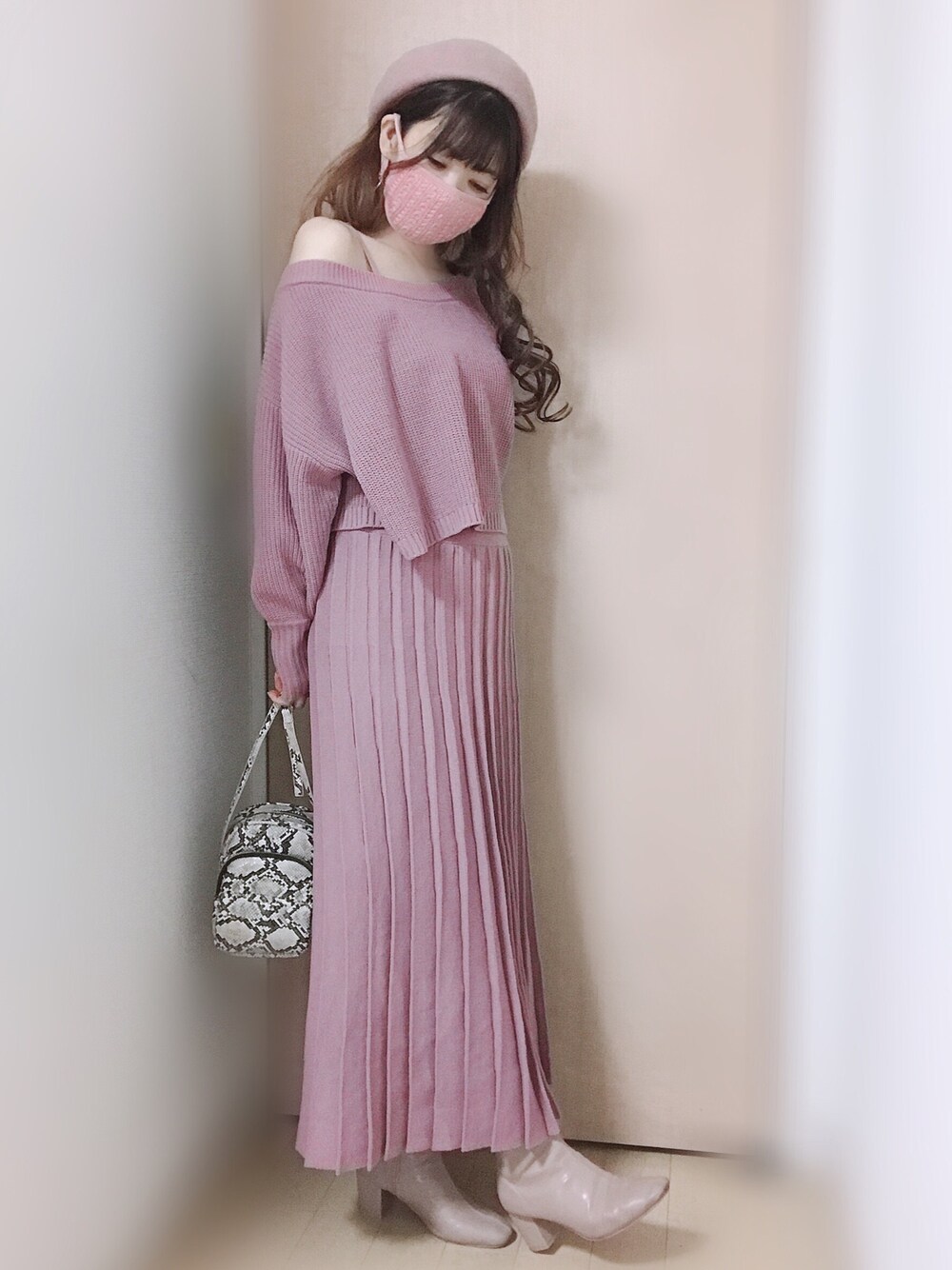 「セットアップ、ニットワンピース、GRL、ベレー帽、ベレー帽推奨委員会、ピンク、お洒落さんとつながりたい、大人ガーリー」｜「GRLのアイテム（セットアップ、ピンク系）」を使った、Yukko.☃︎さん（レディース・160cm）の冬コーディネートの1枚目の写真