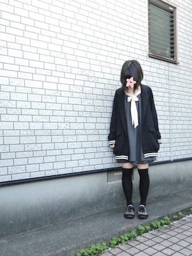 「ニーハイソックス」｜「アイテム（スタジャン）」を使った、しぃｏさん（レディース・159cm）の秋コーディネート