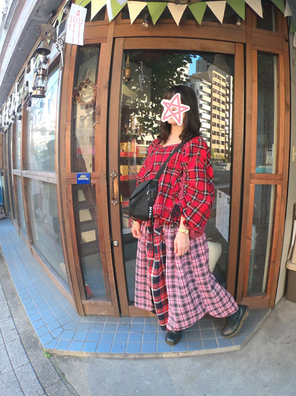 「チェックワンピース、マキシ丈ワンピース、パッチワーク、にゃー、秋コーデ、ゆるコーデ、ゆる部隊、チェック、リメイク」｜「FRAPBOISのORIENT×FRAPBOIS×ZOZOTOWN（アナログ腕時計、ゴールド系）」を使った、しぃｏさん（レディース・159cm）の秋コーディネートの1枚目の写真