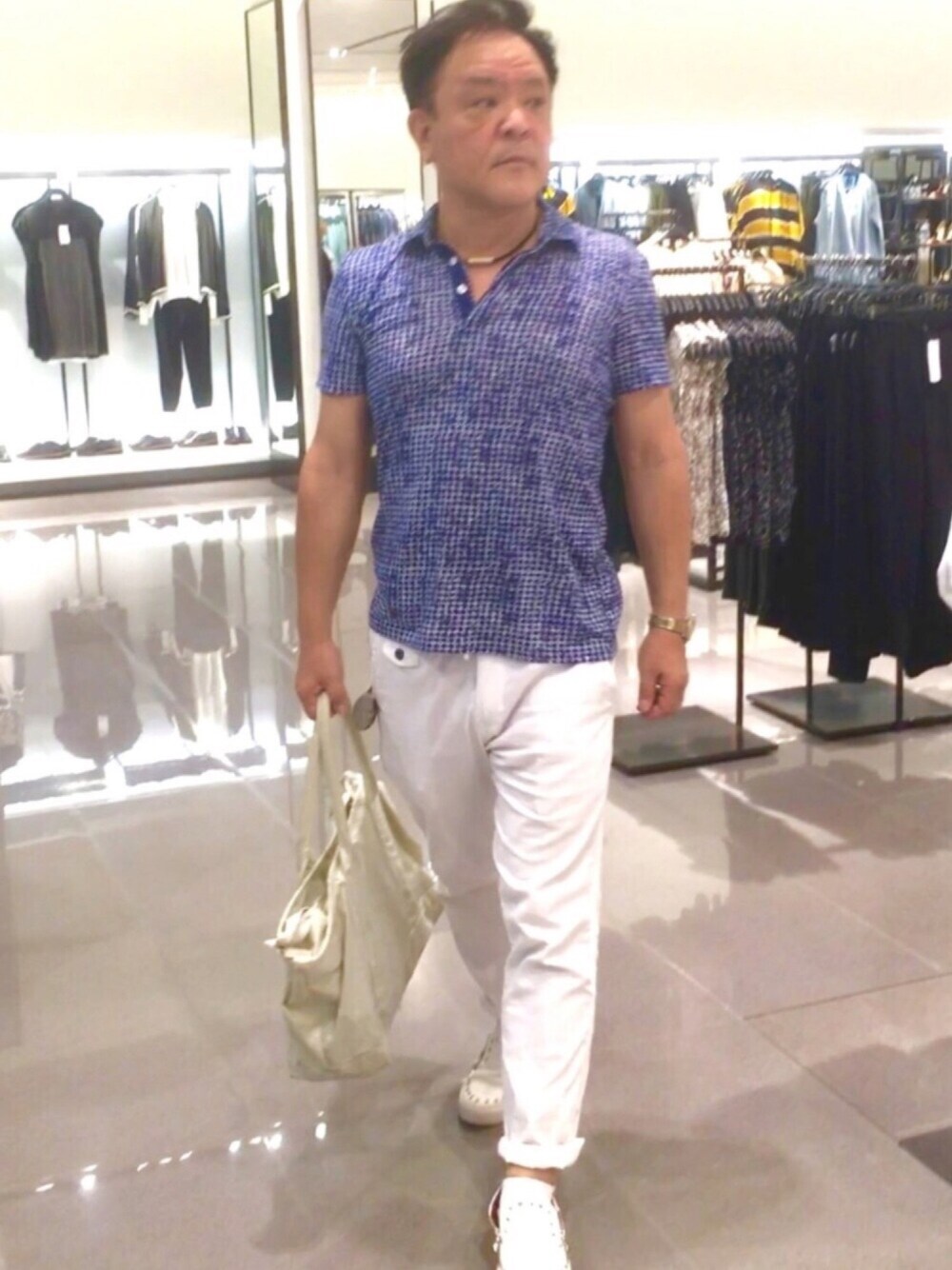 「オトナカジュアル、CAOPANIC TYPY、united arrows、armaniexchange、GUILD PRIME」｜「UNITED ARROWSのUA NYLON KONBU TOTE M（トートバッグ、ホワイト系）」を使った、かつさん（メンズ・174cm）の夏コーディネートの1枚目の写真