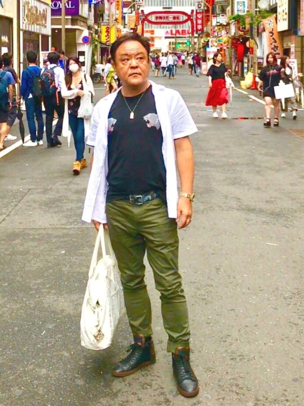 「JEEさんのパクリコーデ、カジュアルコーデ、the DUFFER of st. GEORGE、ZARA、LOUIS  VUITTON、versace、H&M、united arrows、ピンクコーデフェス告知」｜「The DUFFER of ST.GEORGEの"cheeky" SKA MOTIF TEE：プリントTシャツ（Tシャツ/カットソー、ブラック系）」を使った、かつさん（メンズ・174cm）の夏コーディネートの1枚目の写真