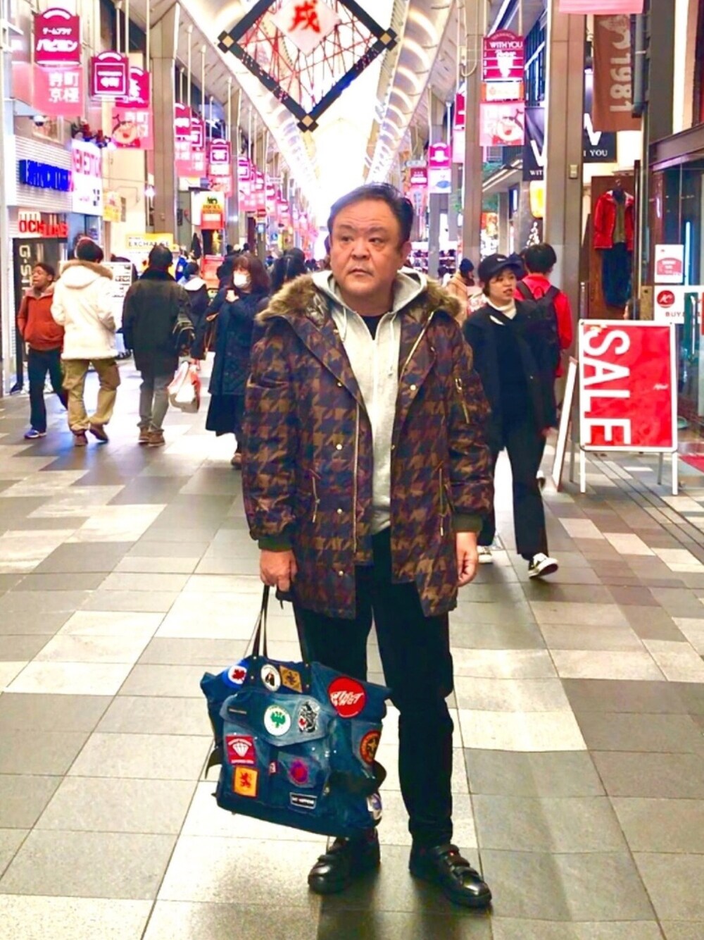 「大人カジュアル、冬コーデ、寒すぎ、PLAY comme des garcons、Paul Smith、DSQUARED2、PRADA」｜「PRADAのアイテム（スニーカー、ブラック系）」を使った、かつさん（メンズ・174cm）の冬コーディネートの1枚目の写真