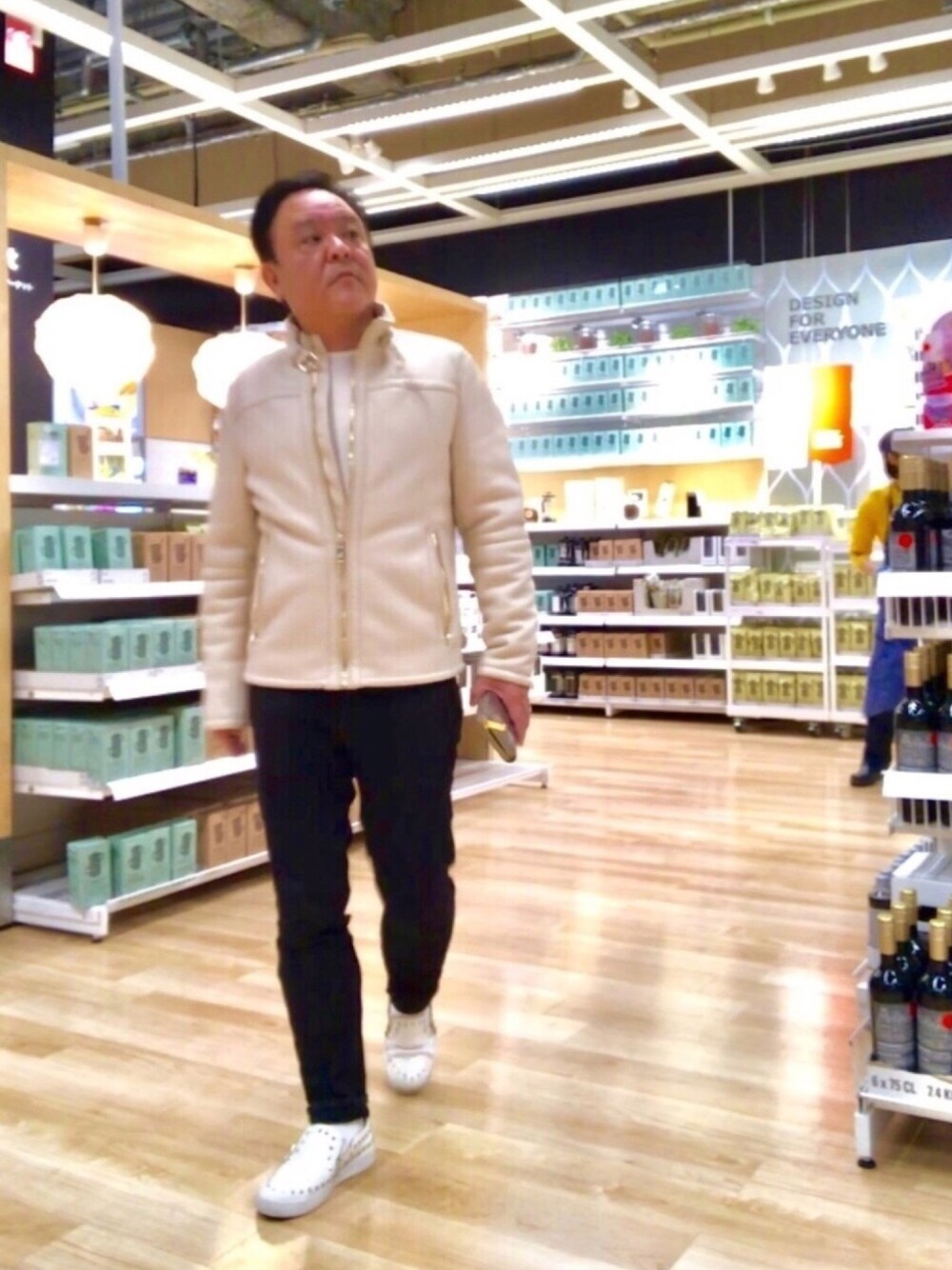 「LOUIS  VUITTON、ZARA、H&M、GUILD PRIME、オトナカジュアル、イケヤ、うっ53！(◎_◎;)」｜「ZARAのアイテム（その他アウター、ホワイト系）」を使った、かつさん（メンズ・174cm）の冬コーディネートの1枚目の写真