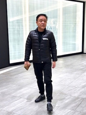 「VERSACE（ヴェルサーチ）のアイテム（その他パンツ）」を使った、かつさん（メンズ・174cm）の冬コーディネート