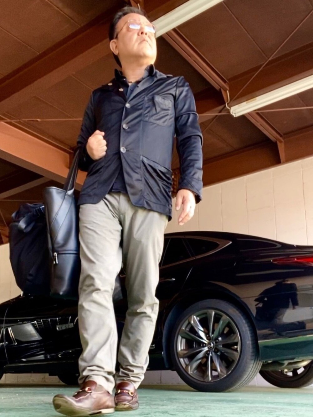 「Diesel、ZARA、W.W.G、SISLEY(SISLEY)、GUCCI、オトナカジュアル、シャツコーデ」｜「ZARAのアイテム（トートバッグ、ブラック系）」を使った、かつさん（メンズ・174cm）の春コーディネートの1枚目の写真