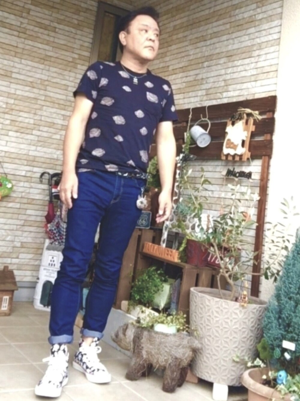「夏コーデ、H&M、Custam Culture、OBEY」｜「H&Mのアイテム（デニムパンツ、ブルー系）」を使った、かつさん（メンズ・174cm）の夏コーディネートの1枚目の写真