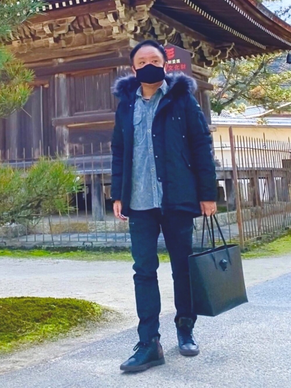 「きれいめカジュアル、冬コーデ、TATRAS、Diesel、JOSEPH、LOUIS  VUITTON、versace、私の推しブランド」｜「TATRASのアイテム（ダウンジャケット/コート、ブラック系）」を使った、かつさん（メンズ・174cm）の冬コーディネートの1枚目の写真