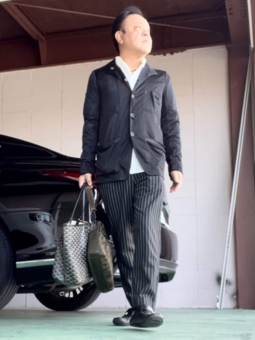 「大人カジュアル、モノトーンコーデ、GU、DIESEL、ZARA、LOUIS  VUITTON」｜「LOUIS VUITTONのアイテム（モカシン/デッキシューズ、ブラック系）」を使った、かつさん（メンズ・174cm）の春コーディネートの1枚目の写真