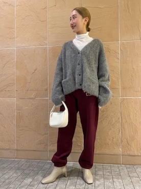 「アイテム（スウェットパンツ、レッド系）」を使った、RINAさん（レディース・154cm）の秋コーディネート