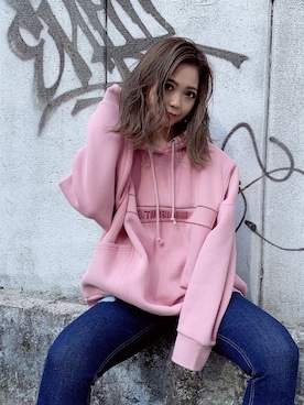 スウェット（ピンク系）を使った「オーバーサイズ」の人気ファッション