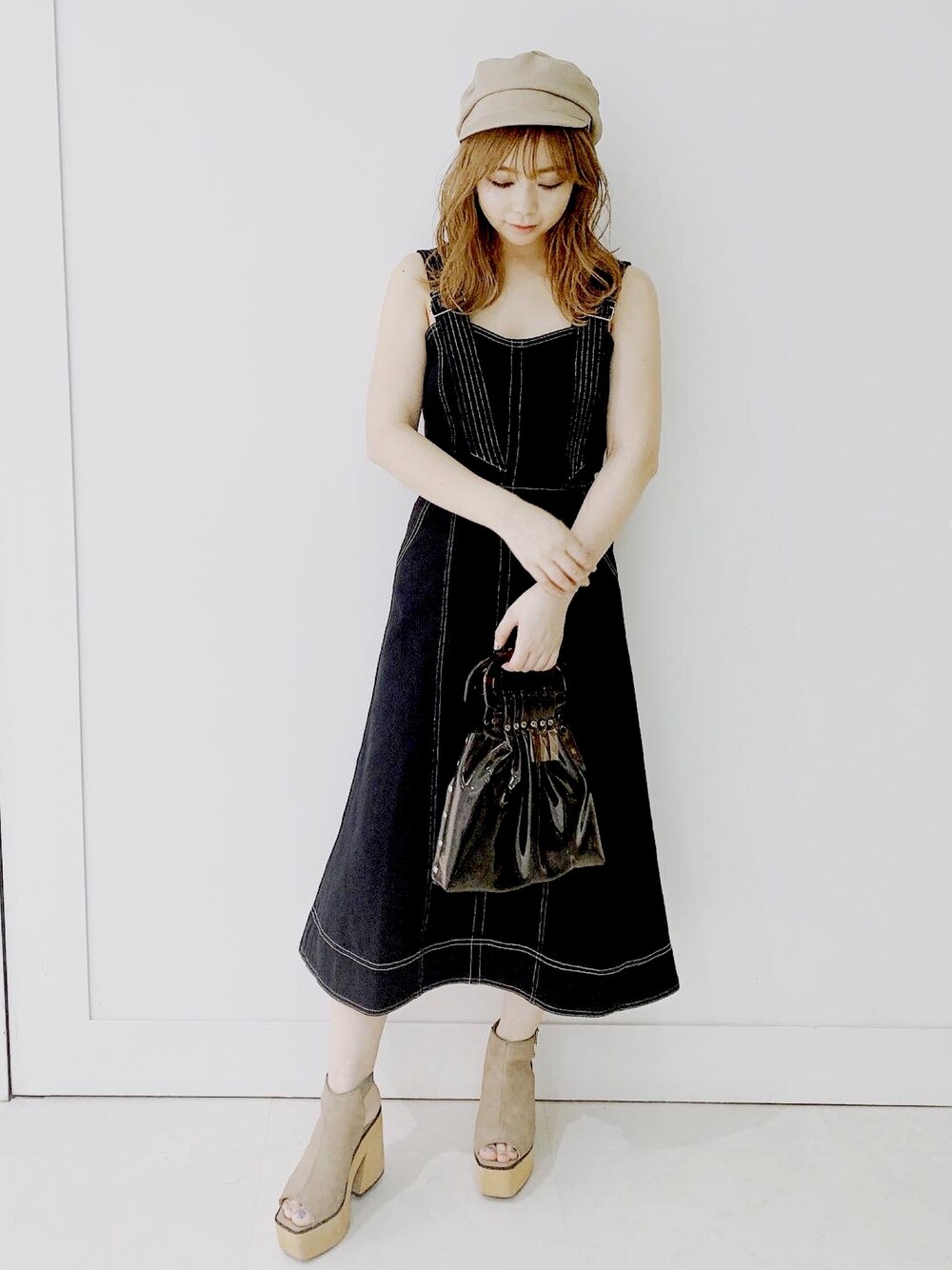 「ENVYM、envym_staff、ENVYMコーデ、envym_hiroshima、ワンピース、デート、デニムワンピース」｜「ENVYMのオープントゥーブーティー（ブーツ、ベージュ系）」を使った、ENVYM_ERIKAさん（レディース・160cm）の夏コーディネートの1枚目の写真