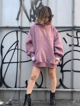 「アイテム（パーカー、ピンク系）」を使った、ENVYM_ERIKAさん（レディース・160cm）の秋コーディネート