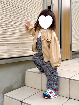 「coca（coca）（コカ）のアイテム（オールインワン・サロペット）」を使った、puchiさん（キッズ・70cm）の秋コーディネート