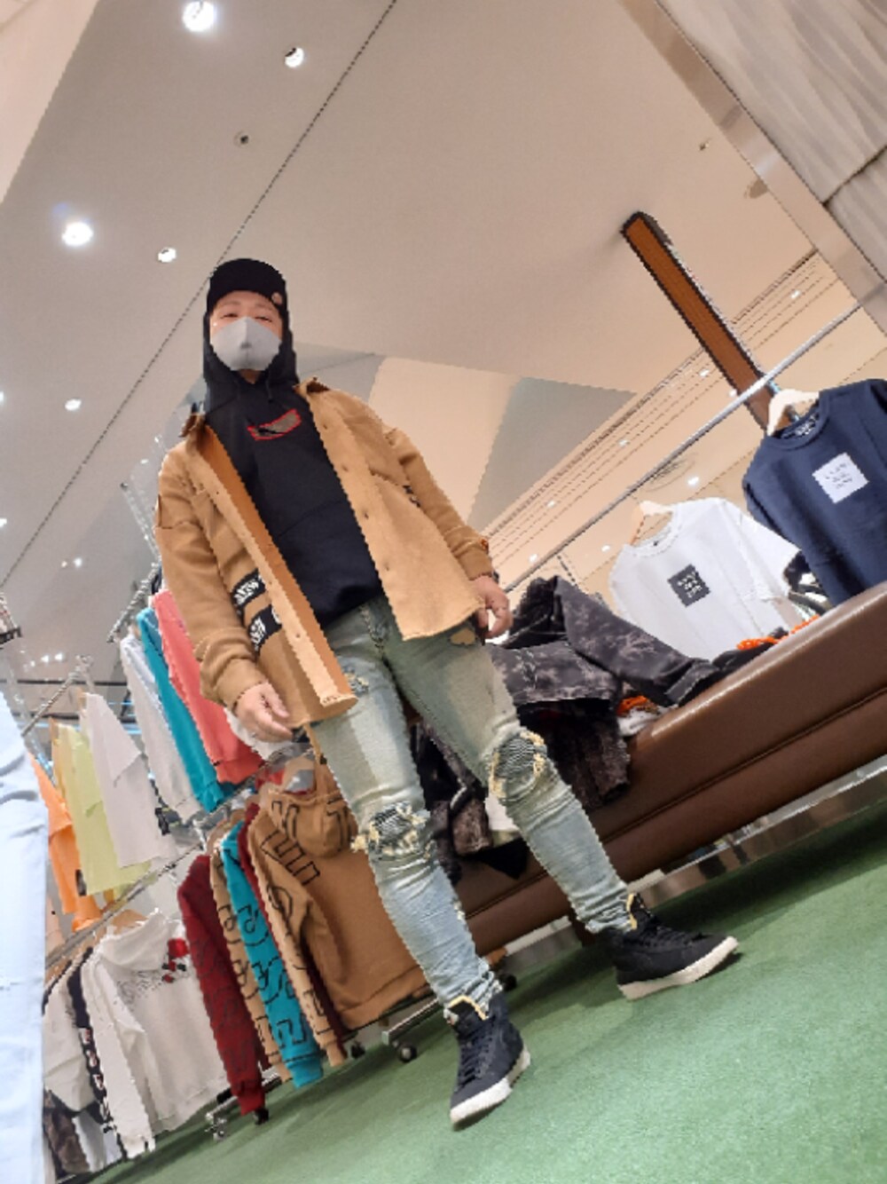 「春」｜「mnmlのアイテム（デニムパンツ、ブルー系）」を使った、$sho$さん（メンズ・172cm）の春コーディネートの1枚目の写真