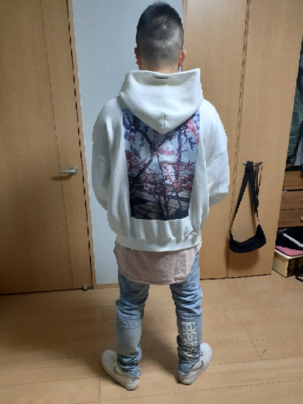 「オトナカジュアル、ビッグシルエット、ストリート、fogEssentials」｜「FOG ESSENTIALSのアイテム（パーカー、ホワイト系）」を使った、$sho$さん（メンズ・172cm）の春コーディネートの1枚目の写真