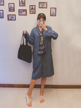 「休闲」｜「アイテム（トレンチコート）」を使った、Yuna & Peterさん（レディース・170cm）の秋コーディネート