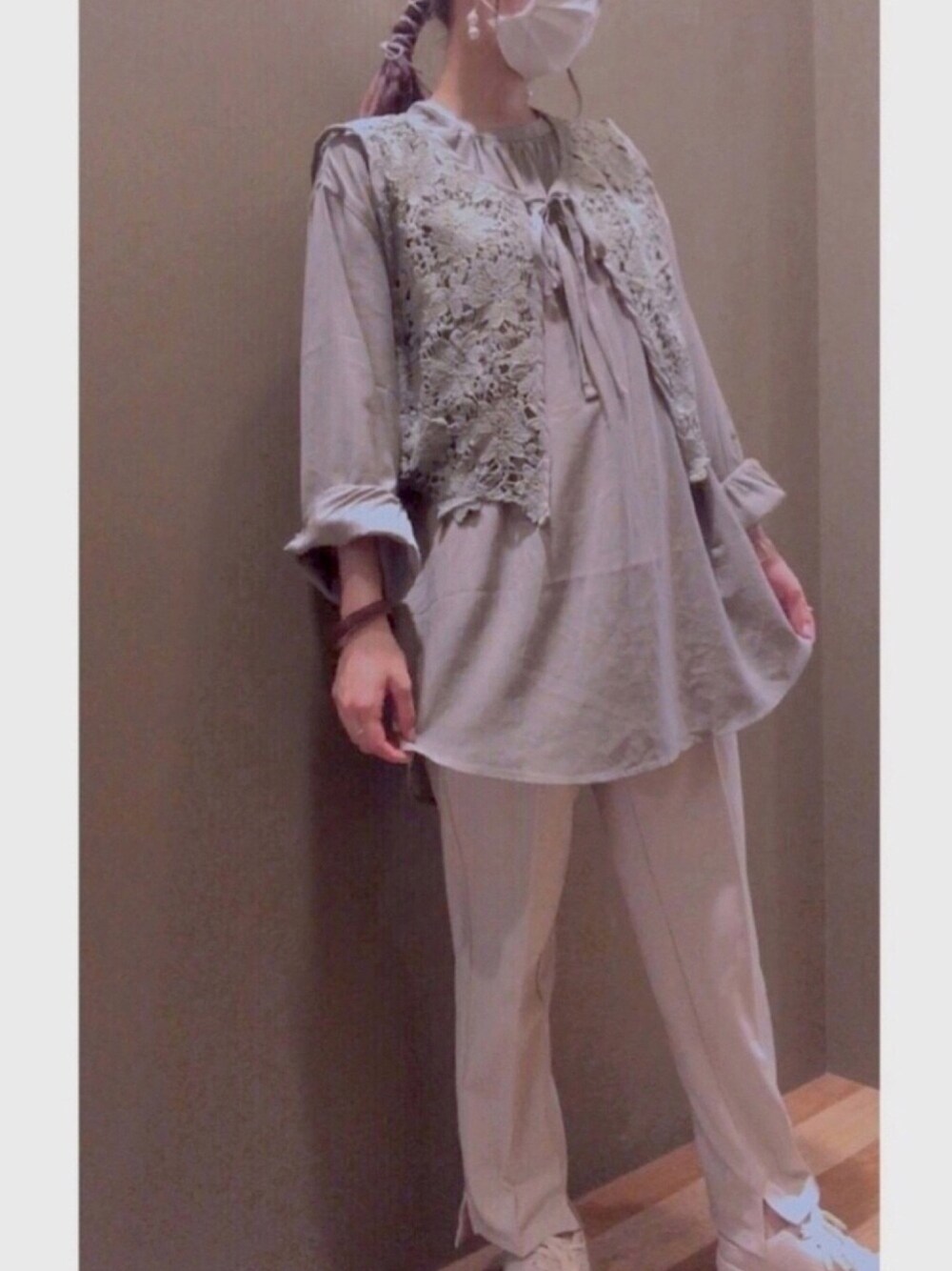 「秋のコーデ、ベスト、Ray Cassin、秋服、セットアイテム、Green Parks」｜「RAY CASSIN FAVORIの・RAY CASSIN SET2点 ベスト×ブラウス＊（シャツ/ブラウス、グリーン系）」を使った、しずしずぱんださん（レディース・157cm）の秋コーディネートの1枚目の写真
