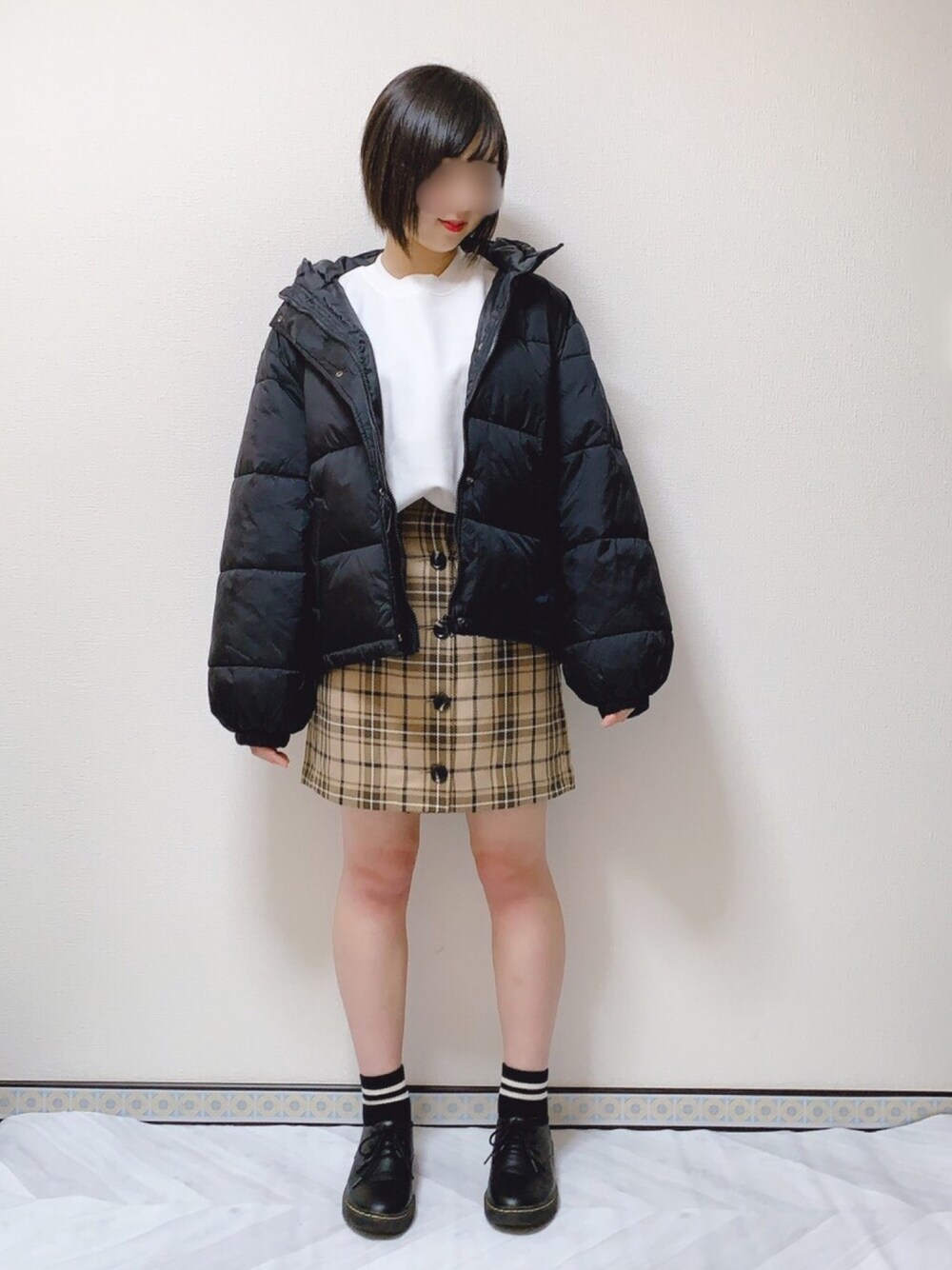 「adolescence、フードブルゾン、ZOZOでしか買えない、アドレセンス、GU、チェックスカート、GRL、高校生」｜「ADOLESCENCE のカラーナカワタフードブルゾン【ZOZOTOWN限定アイテム】（ダウンジャケット/コート、ブラック系）」を使った、KANONさん（レディース・155cm）の秋コーディネートの1枚目の写真