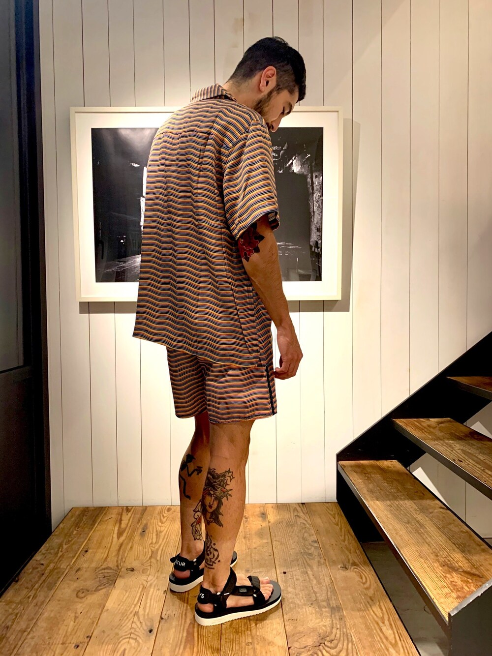 「summer、saturdaysnyc、mr porter、swimwear、Shirt」｜「Saturdays NYCのMr Porter Colin Boardshort（水着、その他）」を使った、Kenji Mutoさん（メンズ・172cm）の夏コーディネートの1枚目の写真