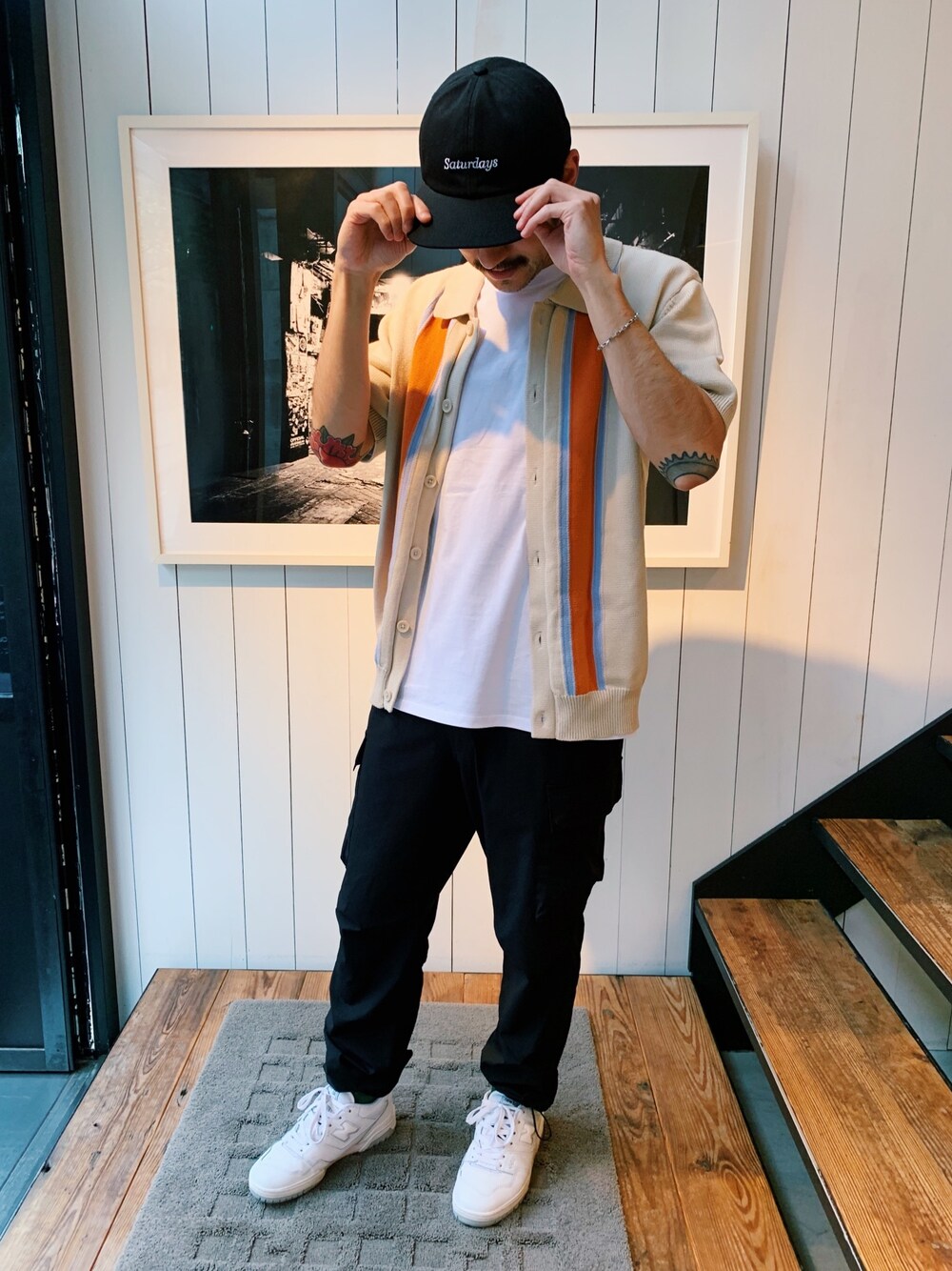 「saturdays、saturdays nyc、ss21、styling、casual」｜「Saturdays NYCのRich Saturdays Italic Hat（キャップ、ブラック系）」を使った、Kenji Mutoさん（メンズ・170cm）の春コーディネートの1枚目の写真