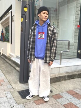 「BlackEyePatch（ブラックアイパッチ）のアイテム（パーカー）」を使った、山根 広大さん（メンズ・176cm）の冬コーディネート