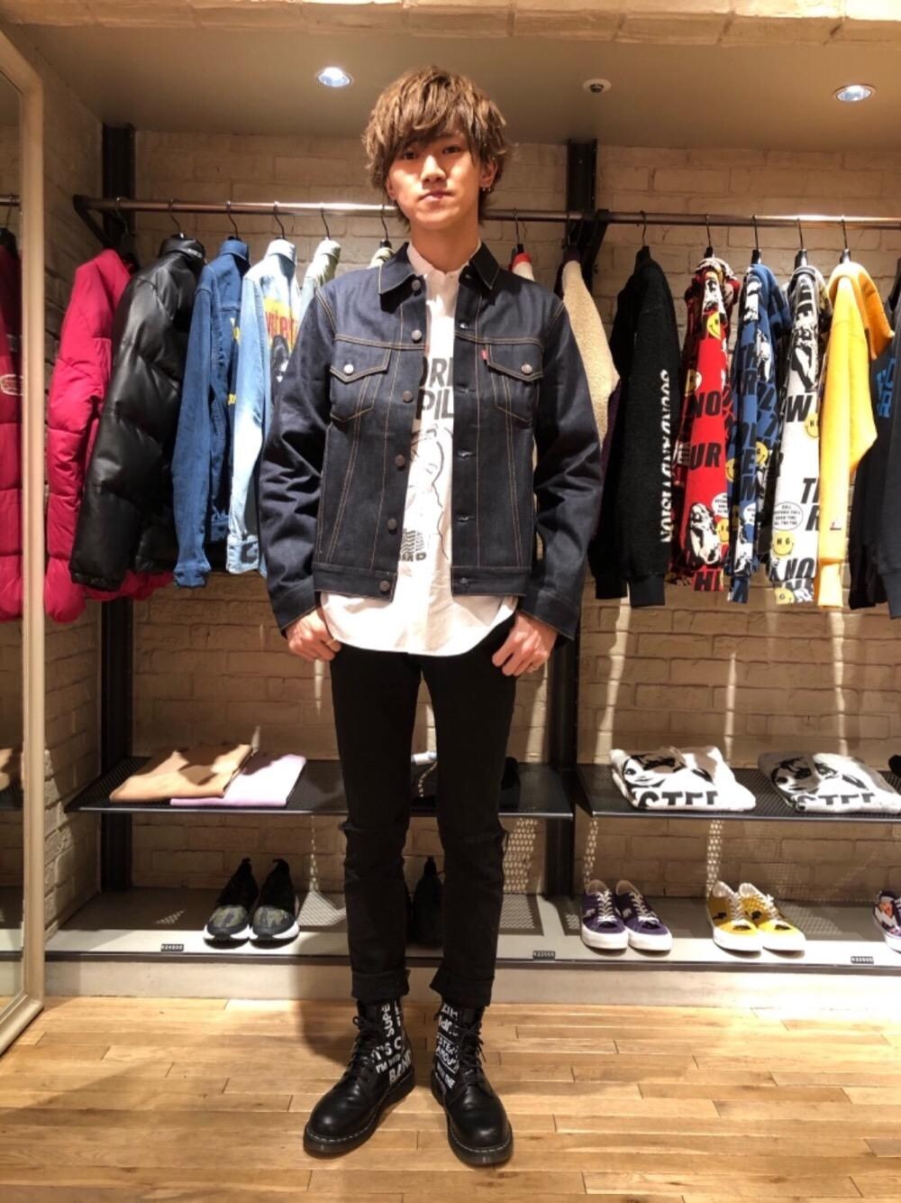 「デニム、ロック、スキニー、Hysteric Glamour、シンプルコーデ、カジュアルコーデ、ヒステリックグラマー、thee hysteric xxx、モッズコーデ」｜「HYSTERIC GLAMOURのSU加工ストレッチツイル スリムパンツ（その他パンツ、ブラック系）」を使った、久米田 直樹さん（メンズ・184cm）の冬コーディネートの1枚目の写真