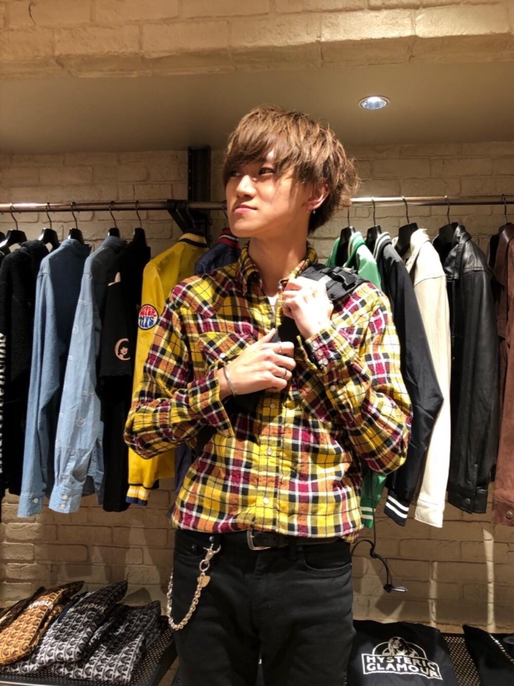 「デニム、スキニー、チェック柄、長袖シャツ、Hysteric Glamour、春コーデ、カジュアルコーデ、ヒステリックグラマー」｜「HYSTERIC GLAMOURのWOMAN ON SKULL PICKウォレットチェーン（ウォレットチェーン、シルバー系）」を使った、久米田 直樹さん（メンズ・184cm）の冬コーディネートの1枚目の写真