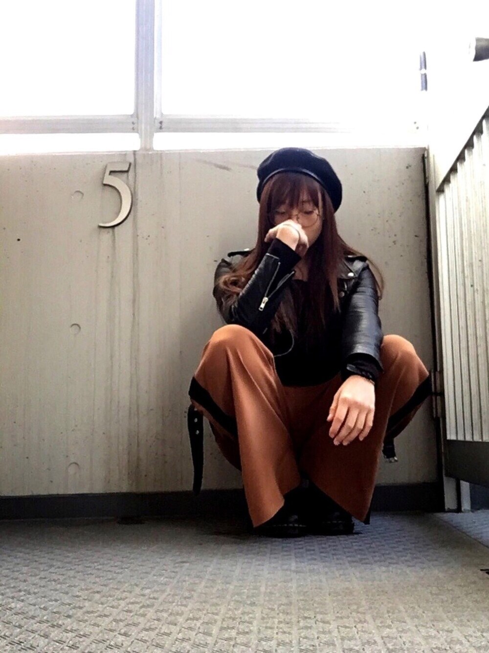 「マーチン、ブラック、キャメル」｜「Dr. MartensのDr.Martens 8EYELET BOOTS（ブーツ、ブラック系）」を使った、RihoL(・0・)」さん（レディース・162cm）の冬コーディネートの1枚目の写真