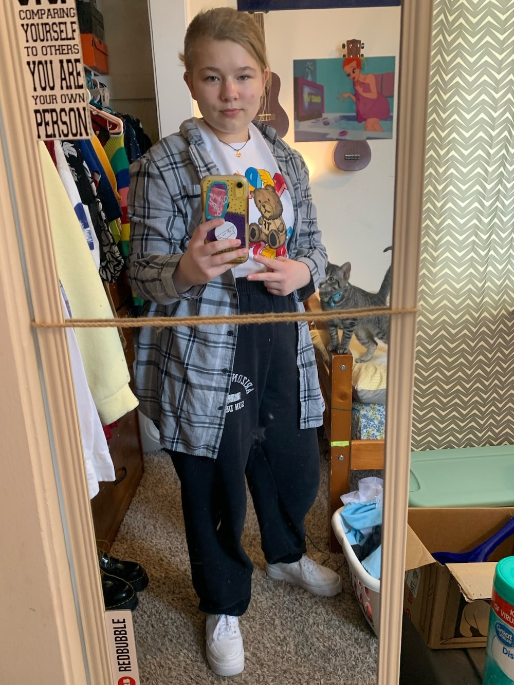 「flannel、90’s、sweatpants、teddyfresh、NIKE、airforce、comfy、comfortable、cozy、grunge」｜「NIKEのナイキ エアフォース 1 ジェスター XX ウィメンズシューズ / NIKE AF1 JESTER XX / 厚底スニーカー（スニーカー、ホワイト系）」を使った、gibsofyesterさん（レディース・160cm）の冬コーディネートの1枚目の写真