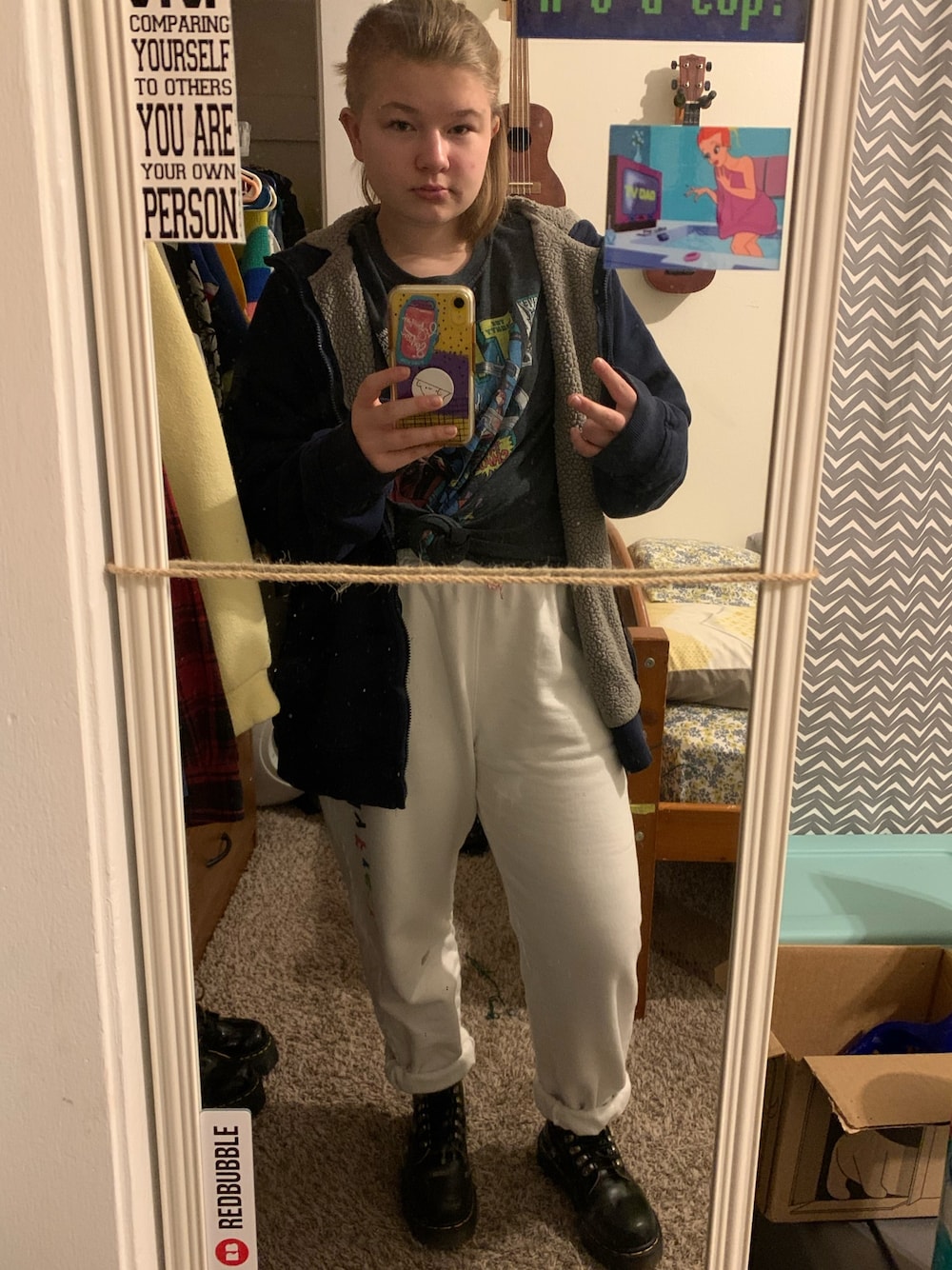 「cozy、comfortable、comfy、teddyfresh、school、lazyday、90’s、graphictee、Dr.Martens、Thor」｜「Dr. MartensのRating: 9/10（ブーツ、グリーン系）」を使った、gibsofyesterさん（レディース・160cm）の冬コーディネートの1枚目の写真